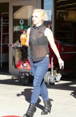 BRITNEY SPEARS Out and About in Calabasas