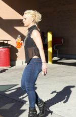 BRITNEY SPEARS Out and About in Calabasas