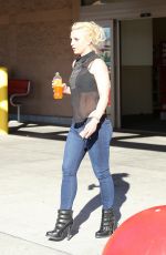 BRITNEY SPEARS Out and About in Calabasas