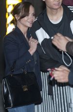 CHRISTINA RICCI Signs Autographs Before Going on Jimmy Kimmel