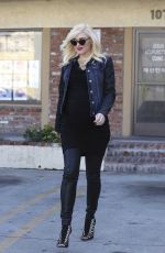 GWEN STEFANI Leaves Jesun Acupuncture Clinic in Los Angeles