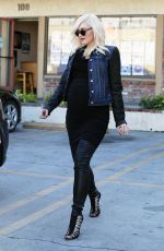 GWEN STEFANI Leaves Jesun Acupuncture Clinic in Los Angeles