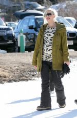 GWEN STEFANI Out and Abouth in Mammoth Lake