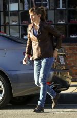 JENNIFER GARNER Out and About in Los Angeles 1401