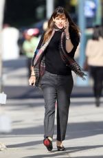 JENNIFER GARNER Out and About in Los Angeles