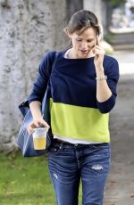 JENNIFER GARNER Out in Los Angeles