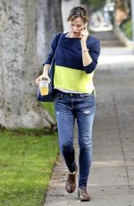 JENNIFER GARNER Out in Los Angeles