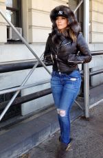 JENNIFER LOPEZ Walks in Central Park in New York