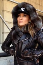JENNIFER LOPEZ Walks in Central Park in New York