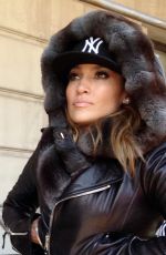 JENNIFER LOPEZ Walks in Central Park in New York