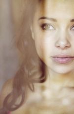 JESSICA PARKER KENNEDY - Me in My Place