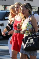 JOANNA KRUPA Out for Lunch with Friends at Il Pastaio