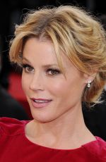 JULIE BOWEN at 71st Annual Golden Globe Awards
