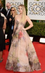 Kaley Cuoco in Rani Zakhem Couture