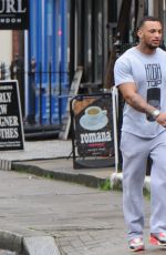 KELLY BROOK and David Mcintosh Shopping Around in London
