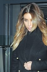 KIM KARDASHIAN Having Lunch at the George Bar in London