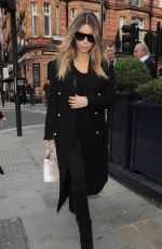 KIM KARDASHIAN Having Lunch at the George Bar in London