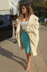 KIM KARDASHIAN Shopping at Barneys New York in Beverly Hills