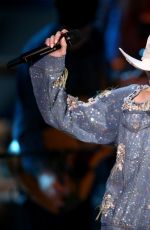 MILEY CYRUS Perofrms at MTV Unplugged in Hollywood