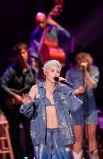 MILEY CYRUS Perofrms at MTV Unplugged in Hollywood