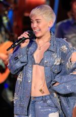 MILEY CYRUS Perofrms at MTV Unplugged in Hollywood