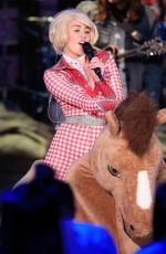 MILEY CYRUS Perofrms at MTV Unplugged in Hollywood
