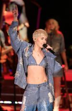 MILEY CYRUS Perofrms at MTV Unplugged in Hollywood