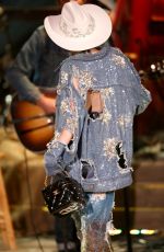 MILEY CYRUS Perofrms at MTV Unplugged in Hollywood