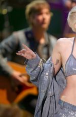 MILEY CYRUS Perofrms at MTV Unplugged in Hollywood