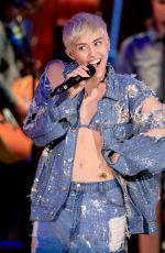 MILEY CYRUS Perofrms at MTV Unplugged in Hollywood