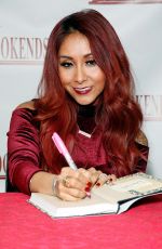 NICOLE SNOOKI POLIZZI Signing Copies of Her New Book in New Jersey