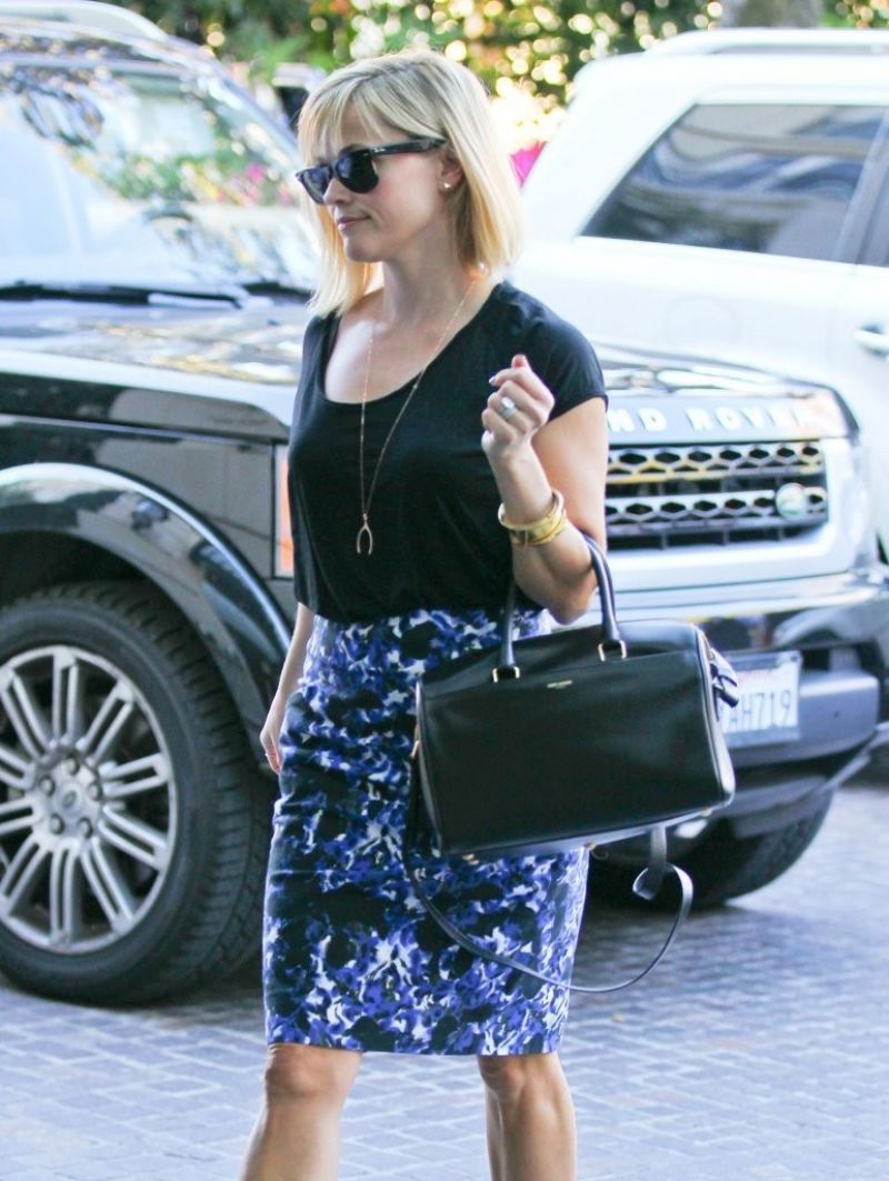 REESE WITHERSPOON Arrives at a Meeting in Brentwood REESE WITHERSPOON Arrives at a Meeting in Brentwood