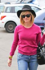 REESE WITHERSPOON Arrives at Rossano Ferretti Hairspa in Beverly Hills 1/7/14