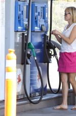 REESE WITHERSPOON at a Gas Station in Brentwood