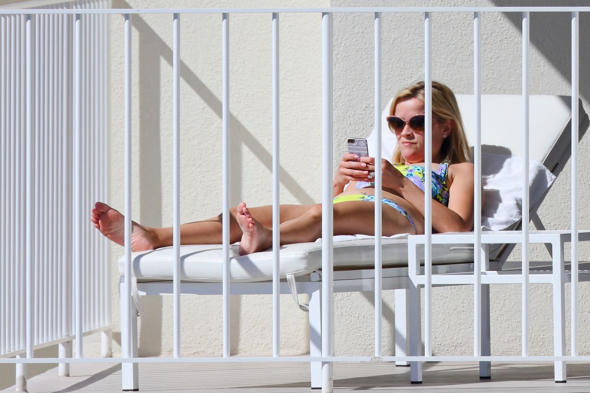 REESE WITHERSPOON in Bikini at Balcony of Her Hotel in Hawaii.