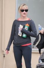 REESE WITHERSPOON in Tight Legging Arrives at a Gym