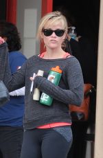 REESE WITHERSPOON in Tight Legging Arrives at a Gym