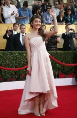 SARAH HYLAND at 2014 SAG Awards in Los Angeles