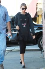 TAYLOR SWIFT Arrives at a Dance Studio in Los Angeles