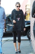 TAYLOR SWIFT Arrives at a Dance Studio in Los Angeles