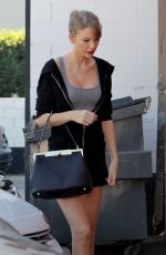 TAYLOR SWIFT Arrives at Dance Rehersal at a Studio in Los Angeles
