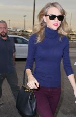 TAYLOR SWIFT at LAX Airport