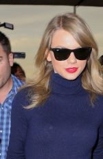 TAYLOR SWIFT at LAX Airport