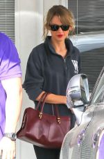 TAYLOR SWIFT in Tight Leggings Arrives at a Gym in Los Angeles