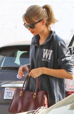 TAYLOR SWIFT in Tight Leggings Arrives at a Gym in Los Angeles