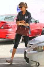 TAYLOR SWIFT in Tight Leggings Arrives at a Gym in Los Angeles
