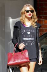 TAYLOR SWIFT in Tight Shorts Leaves a Gym in Los Angeles