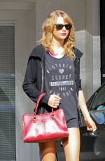 TAYLOR SWIFT in Tight Shorts Leaves a Gym in Los Angeles