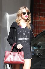 TAYLOR SWIFT in Tight Shorts Leaves a Gym in Los Angeles