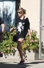 TAYLOR SWIFT Leaves Pilates Class in Woodland Hills